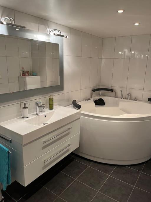 Hybel Med Bad Apartment Egersund Luaran gambar
